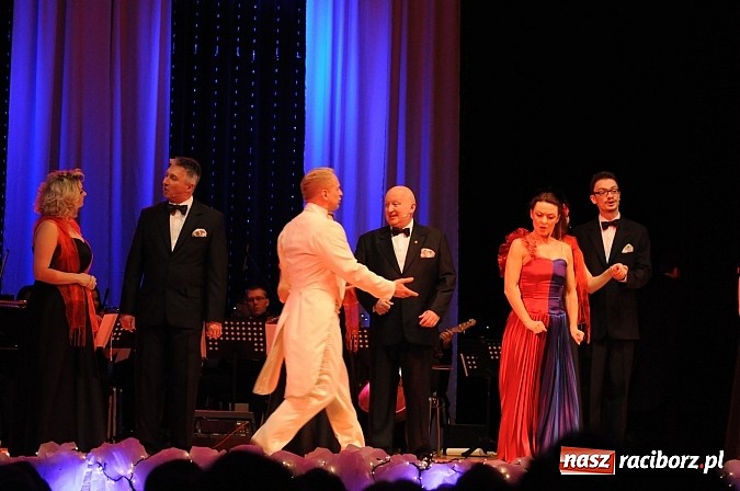 Zdjęcie w galerii na portalu naszraciborz.pl: Melodie świata - sylwestrowa gala w Raciborskim Centrum Kultury wiadomości z regionu