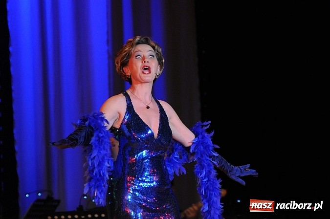 Zdjęcie w galerii na portalu naszraciborz.pl: Melodie świata - sylwestrowa gala w Raciborskim Centrum Kultury wiadomości z regionu