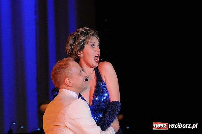 Zdjęcie w galerii na portalu naszraciborz.pl: Melodie świata - sylwestrowa gala w Raciborskim Centrum Kultury wiadomości z regionu