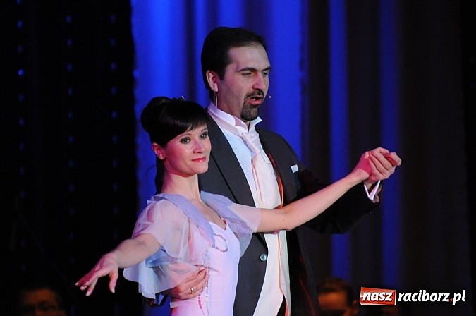 Zdjęcie w galerii na portalu naszraciborz.pl: Melodie świata - sylwestrowa gala w Raciborskim Centrum Kultury wiadomości z regionu