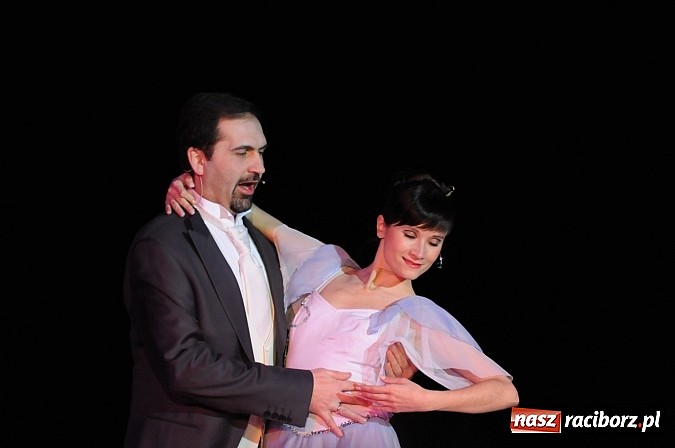 Zdjęcie w galerii na portalu naszraciborz.pl: Melodie świata - sylwestrowa gala w Raciborskim Centrum Kultury wiadomości z regionu