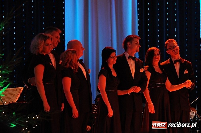 Zdjęcie w galerii na portalu naszraciborz.pl: Melodie świata - sylwestrowa gala w Raciborskim Centrum Kultury wiadomości z regionu