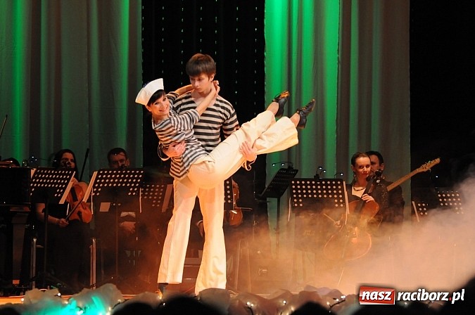 Zdjęcie w galerii na portalu naszraciborz.pl: Melodie świata - sylwestrowa gala w Raciborskim Centrum Kultury wiadomości z regionu