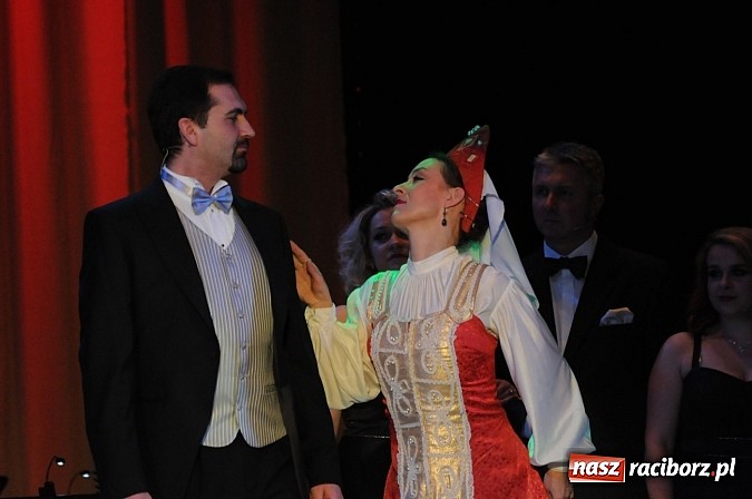 Zdjęcie w galerii na portalu naszraciborz.pl: Melodie świata - sylwestrowa gala w Raciborskim Centrum Kultury wiadomości z regionu