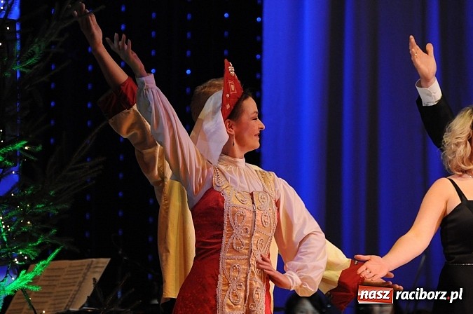 Zdjęcie w galerii na portalu naszraciborz.pl: Melodie świata - sylwestrowa gala w Raciborskim Centrum Kultury wiadomości z regionu