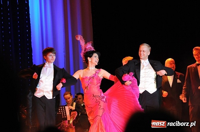 Zdjęcie w galerii na portalu naszraciborz.pl: Melodie świata - sylwestrowa gala w Raciborskim Centrum Kultury wiadomości z regionu