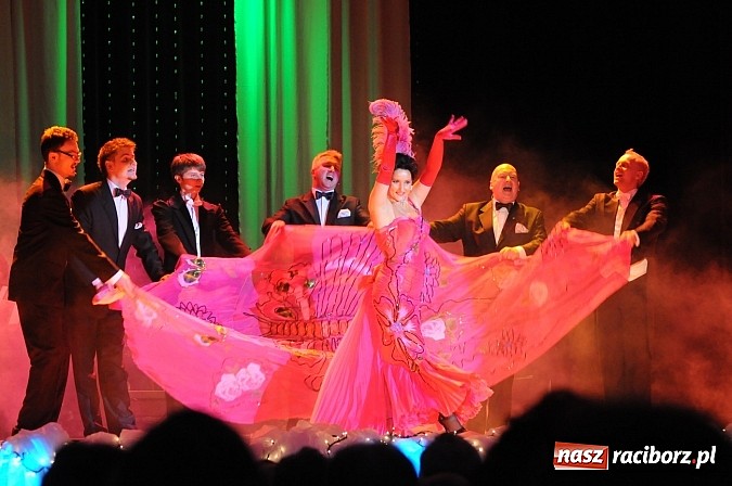 Zdjęcie w galerii na portalu naszraciborz.pl: Melodie świata - sylwestrowa gala w Raciborskim Centrum Kultury wiadomości z regionu