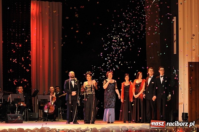 Zdjęcie w galerii na portalu naszraciborz.pl: Melodie świata - sylwestrowa gala w Raciborskim Centrum Kultury wiadomości z regionu