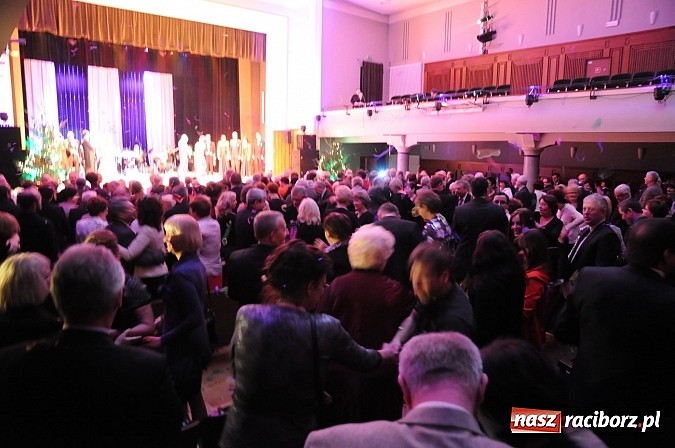 Zdjęcie w galerii na portalu naszraciborz.pl: Melodie świata - sylwestrowa gala w Raciborskim Centrum Kultury wiadomości z regionu