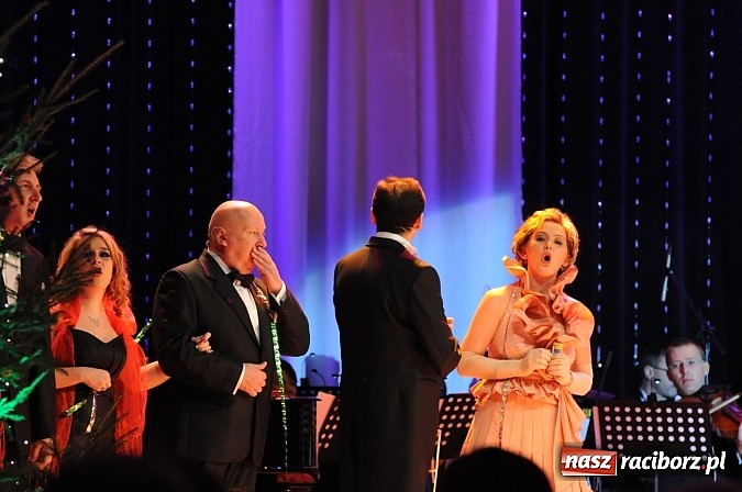 Zdjęcie w galerii na portalu naszraciborz.pl: Melodie świata - sylwestrowa gala w Raciborskim Centrum Kultury wiadomości z regionu