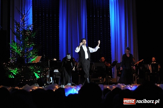 Zdjęcie w galerii na portalu naszraciborz.pl: Melodie świata - sylwestrowa gala w Raciborskim Centrum Kultury wiadomości z regionu