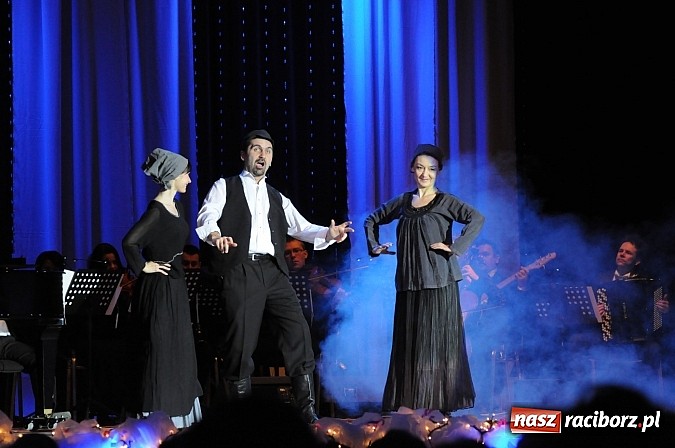 Zdjęcie w galerii na portalu naszraciborz.pl: Melodie świata - sylwestrowa gala w Raciborskim Centrum Kultury wiadomości z regionu