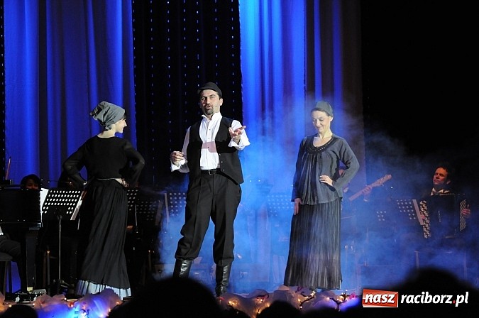 Zdjęcie w galerii na portalu naszraciborz.pl: Melodie świata - sylwestrowa gala w Raciborskim Centrum Kultury wiadomości z regionu