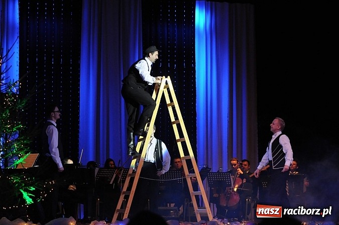 Zdjęcie w galerii na portalu naszraciborz.pl: Melodie świata - sylwestrowa gala w Raciborskim Centrum Kultury wiadomości z regionu