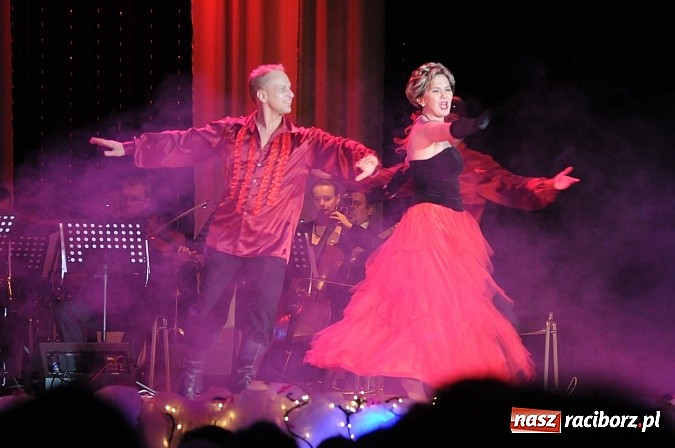 Zdjęcie w galerii na portalu naszraciborz.pl: Melodie świata - sylwestrowa gala w Raciborskim Centrum Kultury wiadomości z regionu