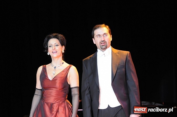 Zdjęcie w galerii na portalu naszraciborz.pl: Melodie świata - sylwestrowa gala w Raciborskim Centrum Kultury wiadomości z regionu