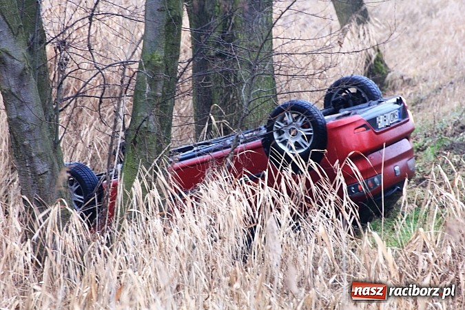 Zdjęcie w galerii na portalu naszraciborz.pl: Poważny wypadek na trasie Racibórz - Rybnik. Ranny został jeden ze strażaków wiadomości z regionu