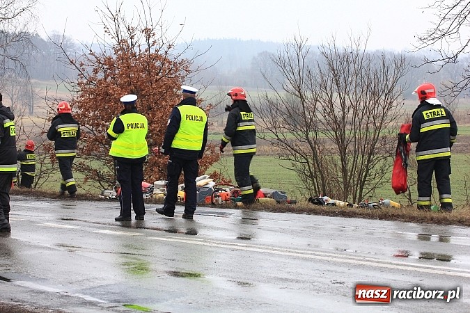 Zdjęcie w galerii na portalu naszraciborz.pl: Poważny wypadek na trasie Racibórz - Rybnik. Ranny został jeden ze strażaków wiadomości z regionu
