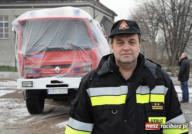 Zdjęcie w galerii na portalu naszraciborz.pl: Po wypadku renault zdolność operacyjna straży zachowana. Zakup nowego wozu jednak pilny wiadomości z regionu