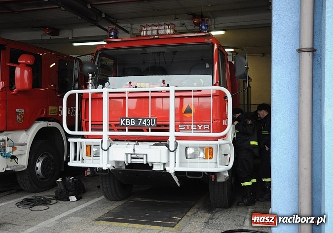 Zdjęcie w galerii na portalu naszraciborz.pl: Po wypadku renault zdolność operacyjna straży zachowana. Zakup nowego wozu jednak pilny wiadomości z regionu