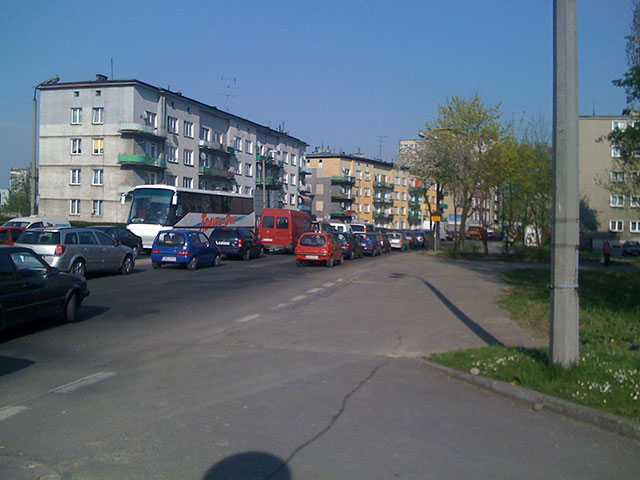 Zdjęcie w galerii na portalu naszraciborz.pl: Długie korki przed Auchan wiadomości z regionu