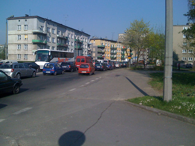 Zdjęcie w galerii na portalu naszraciborz.pl: Długie korki przed Auchan wiadomości z regionu