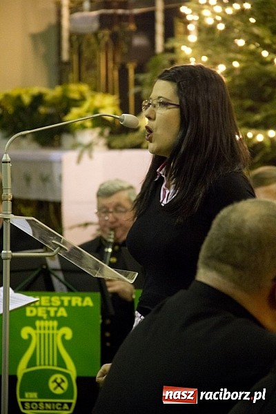 Zdjęcie w galerii na portalu naszraciborz.pl: W kościele na Starej Wsi kolędowali z górniczą orkiestrą dętą z Gliwic wiadomości z regionu