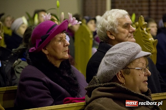 Zdjęcie w galerii na portalu naszraciborz.pl: W kościele na Starej Wsi kolędowali z górniczą orkiestrą dętą z Gliwic wiadomości z regionu