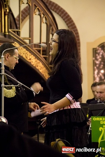 Zdjęcie w galerii na portalu naszraciborz.pl: W kościele na Starej Wsi kolędowali z górniczą orkiestrą dętą z Gliwic wiadomości z regionu