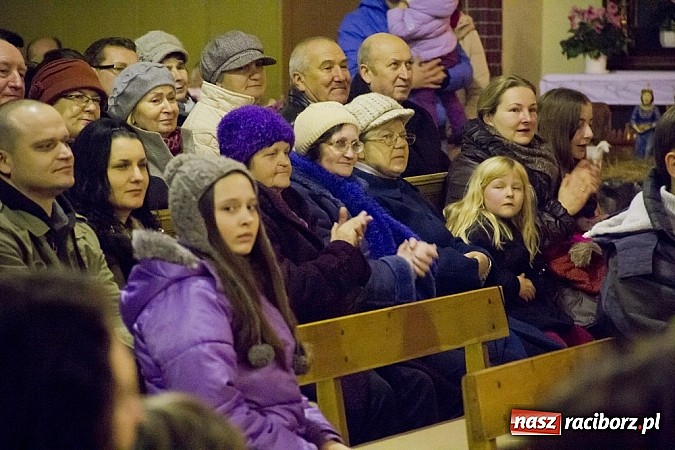 Zdjęcie w galerii na portalu naszraciborz.pl: W kościele na Starej Wsi kolędowali z górniczą orkiestrą dętą z Gliwic wiadomości z regionu