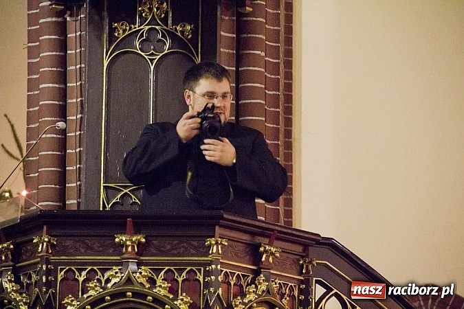 Zdjęcie w galerii na portalu naszraciborz.pl: W kościele na Starej Wsi kolędowali z górniczą orkiestrą dętą z Gliwic wiadomości z regionu