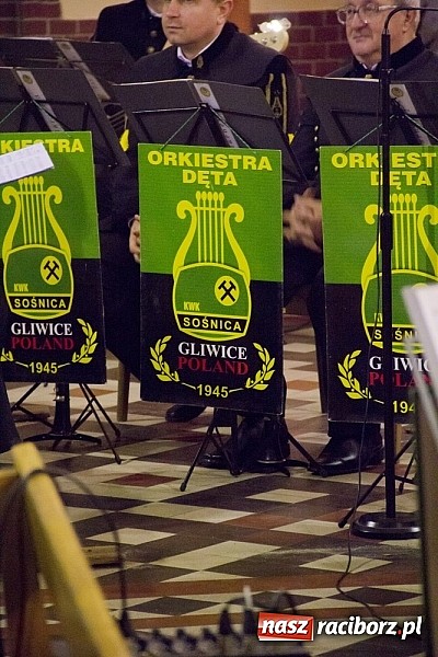 Zdjęcie w galerii na portalu naszraciborz.pl: W kościele na Starej Wsi kolędowali z górniczą orkiestrą dętą z Gliwic wiadomości z regionu