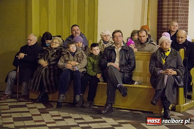 Zdjęcie w galerii na portalu naszraciborz.pl: W kościele na Starej Wsi kolędowali z górniczą orkiestrą dętą z Gliwic wiadomości z regionu