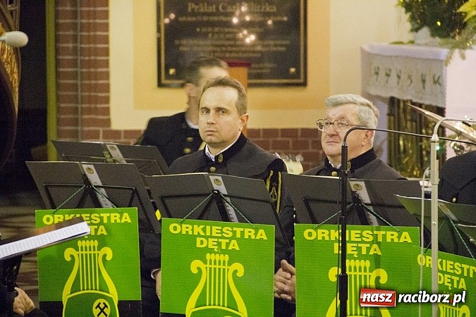 Zdjęcie w galerii na portalu naszraciborz.pl: W kościele na Starej Wsi kolędowali z górniczą orkiestrą dętą z Gliwic wiadomości z regionu