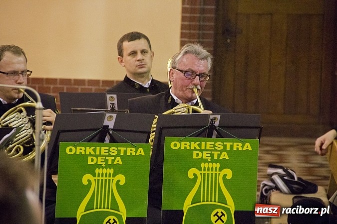 Zdjęcie w galerii na portalu naszraciborz.pl: W kościele na Starej Wsi kolędowali z górniczą orkiestrą dętą z Gliwic wiadomości z regionu