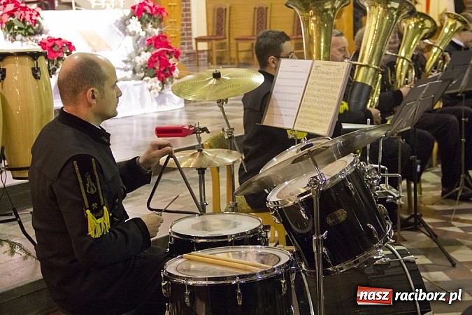 Zdjęcie w galerii na portalu naszraciborz.pl: W kościele na Starej Wsi kolędowali z górniczą orkiestrą dętą z Gliwic wiadomości z regionu