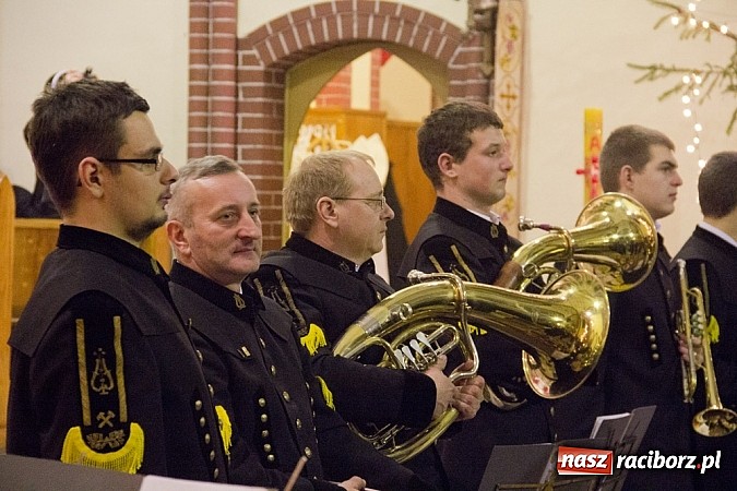 Zdjęcie w galerii na portalu naszraciborz.pl: W kościele na Starej Wsi kolędowali z górniczą orkiestrą dętą z Gliwic wiadomości z regionu