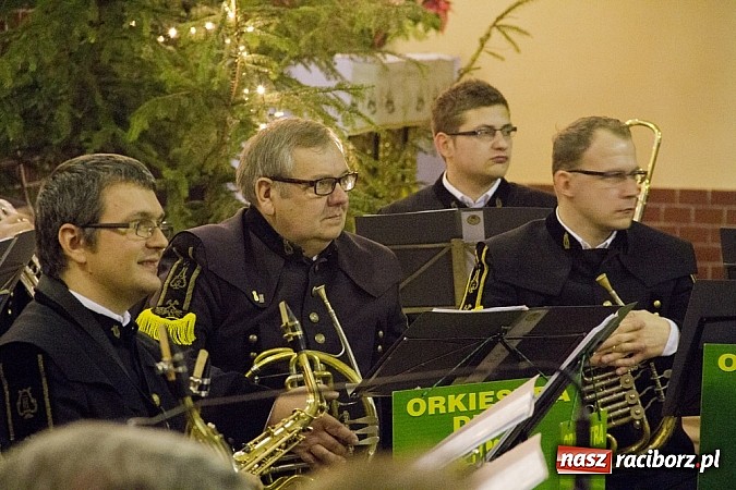Zdjęcie w galerii na portalu naszraciborz.pl: W kościele na Starej Wsi kolędowali z górniczą orkiestrą dętą z Gliwic wiadomości z regionu
