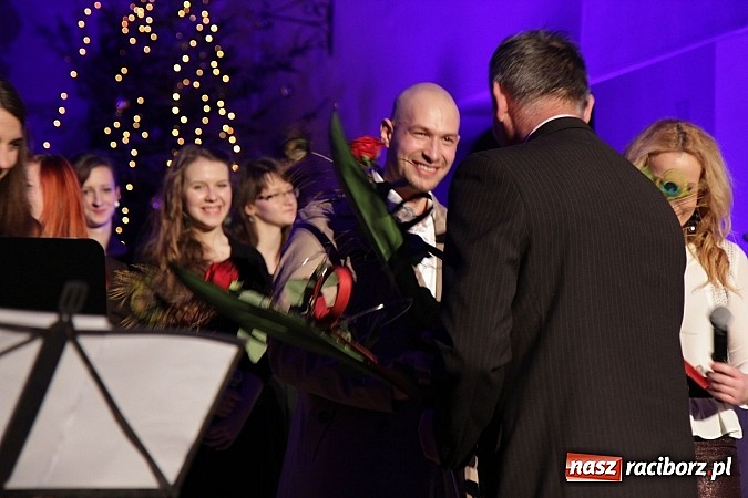 Zdjęcie w galerii na portalu naszraciborz.pl: Wspólne kolędowanie z Marzeną Korzonek i Roksaną Lewak w Pogrzebieniu wiadomości z regionu