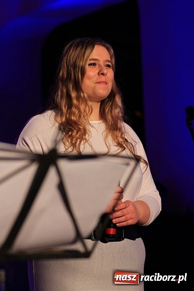 Zdjęcie w galerii na portalu naszraciborz.pl: Wspólne kolędowanie z Marzeną Korzonek i Roksaną Lewak w Pogrzebieniu wiadomości z regionu