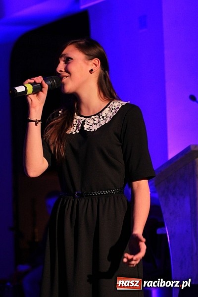 Zdjęcie w galerii na portalu naszraciborz.pl: Wspólne kolędowanie z Marzeną Korzonek i Roksaną Lewak w Pogrzebieniu wiadomości z regionu