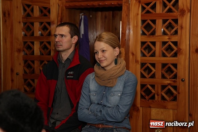 Zdjęcie w galerii na portalu naszraciborz.pl: Wspólne kolędowanie z Marzeną Korzonek i Roksaną Lewak w Pogrzebieniu wiadomości z regionu