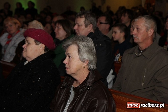 Zdjęcie w galerii na portalu naszraciborz.pl: Wspólne kolędowanie z Marzeną Korzonek i Roksaną Lewak w Pogrzebieniu wiadomości z regionu