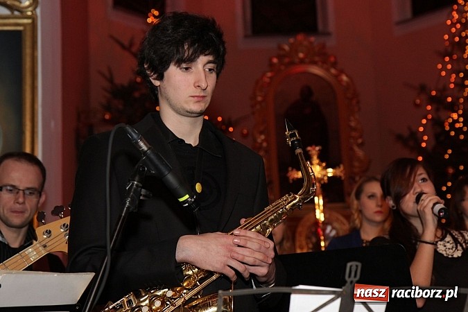 Zdjęcie w galerii na portalu naszraciborz.pl: Wspólne kolędowanie z Marzeną Korzonek i Roksaną Lewak w Pogrzebieniu wiadomości z regionu