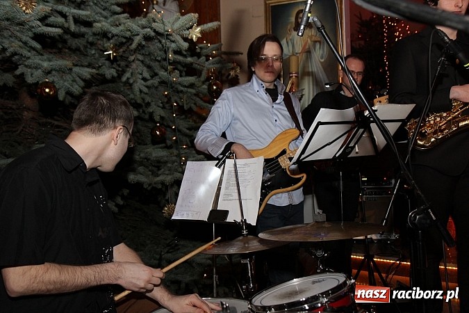 Zdjęcie w galerii na portalu naszraciborz.pl: Wspólne kolędowanie z Marzeną Korzonek i Roksaną Lewak w Pogrzebieniu wiadomości z regionu