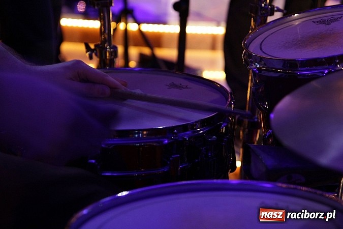 Zdjęcie w galerii na portalu naszraciborz.pl: Wspólne kolędowanie z Marzeną Korzonek i Roksaną Lewak w Pogrzebieniu wiadomości z regionu