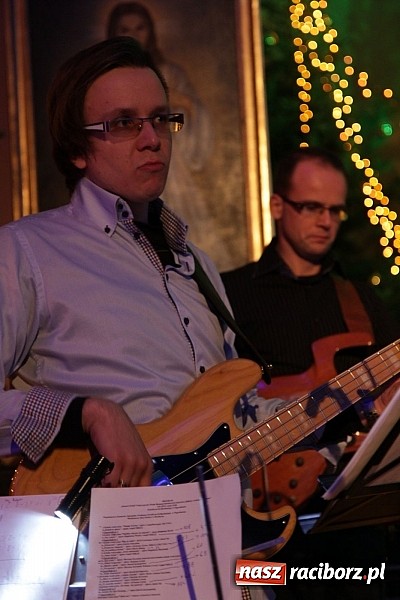 Zdjęcie w galerii na portalu naszraciborz.pl: Wspólne kolędowanie z Marzeną Korzonek i Roksaną Lewak w Pogrzebieniu wiadomości z regionu