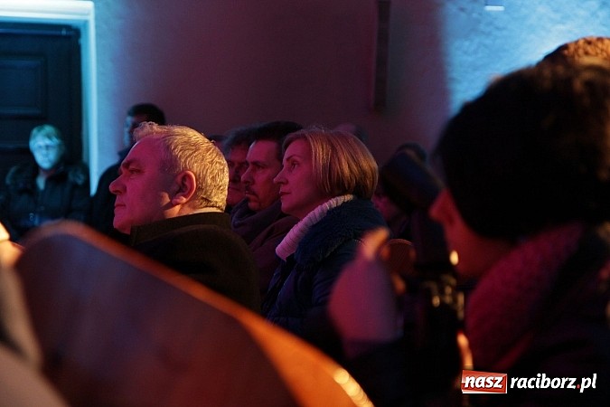 Zdjęcie w galerii na portalu naszraciborz.pl: Wspólne kolędowanie z Marzeną Korzonek i Roksaną Lewak w Pogrzebieniu wiadomości z regionu