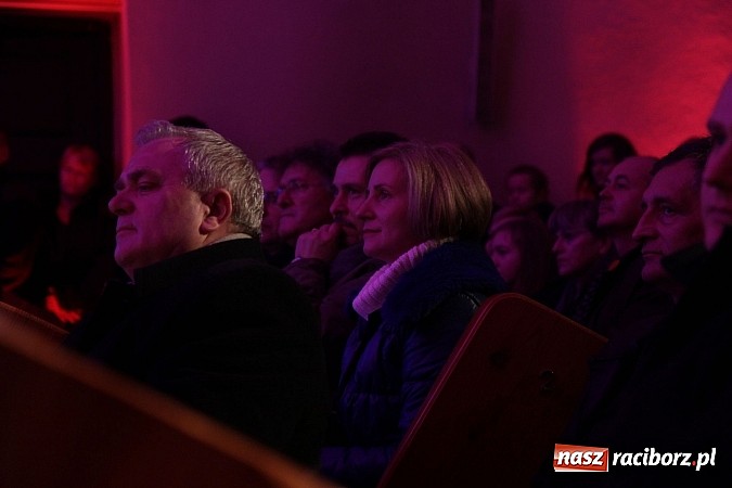 Zdjęcie w galerii na portalu naszraciborz.pl: Wspólne kolędowanie z Marzeną Korzonek i Roksaną Lewak w Pogrzebieniu wiadomości z regionu