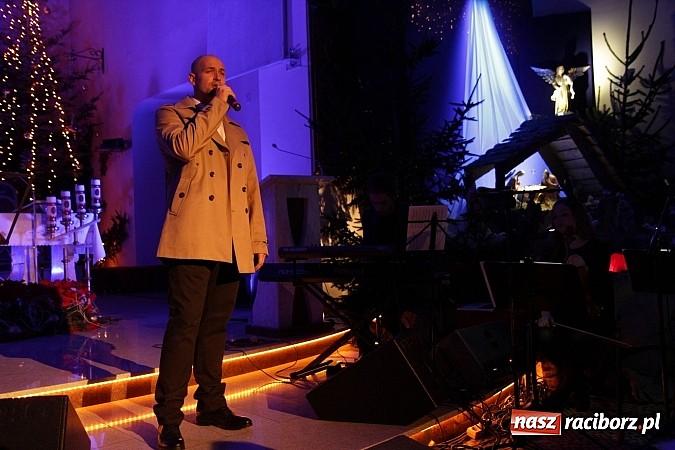 Zdjęcie w galerii na portalu naszraciborz.pl: Wspólne kolędowanie z Marzeną Korzonek i Roksaną Lewak w Pogrzebieniu wiadomości z regionu